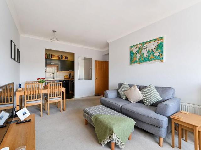 Apartment for rent in Red Hill, Surrey