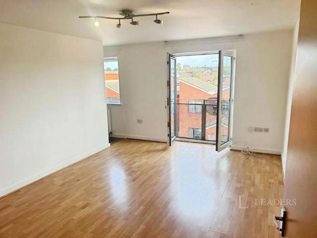 Apartment for rent in London Borough of Merton, Mitcham