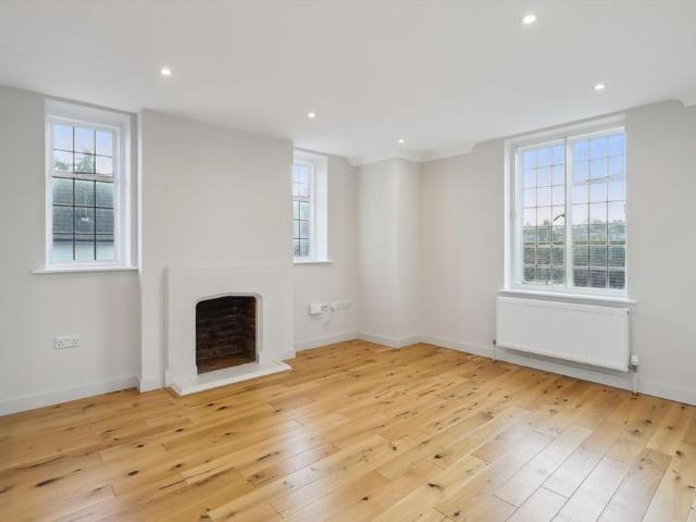 Apartment for rent in Lower Green Esher, Blackhills