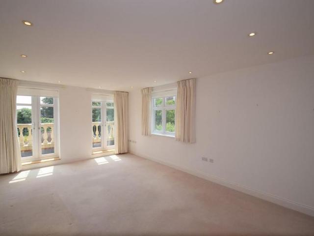Apartment for rent in Holywell, Eastbourne