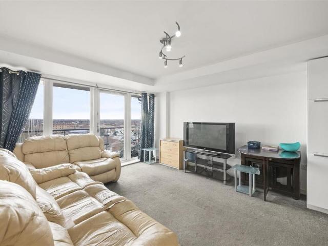 Flat for rent in London Borough of Hounslow, Feltham