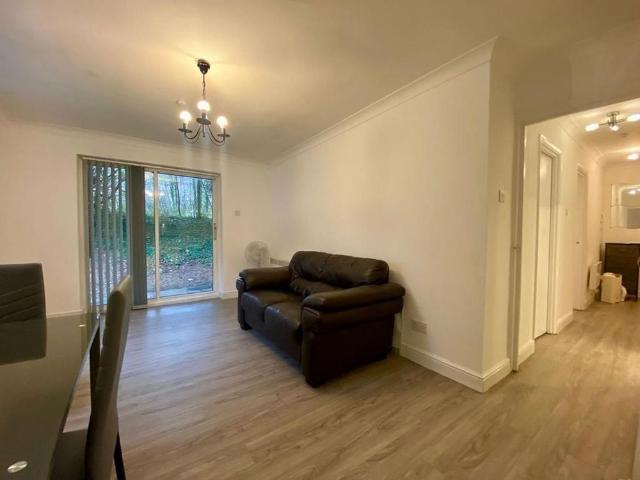Apartment for rent in London Borough of Croydon, Waddon