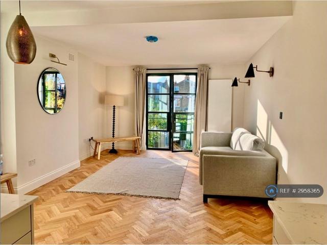 Flat for rent in East Dulwich, Greater London