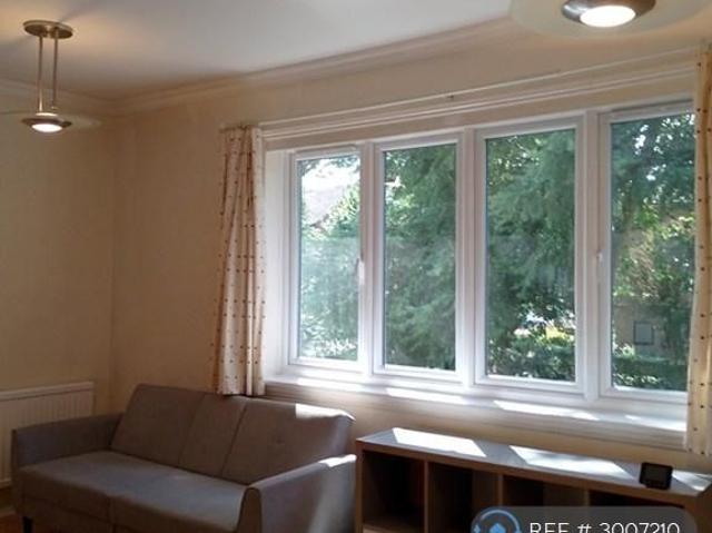 Apartment for rent in Northwood, Greater London