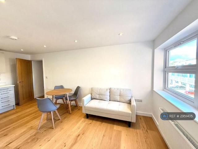 Apartment for rent in The Polygon, City Of Southampton