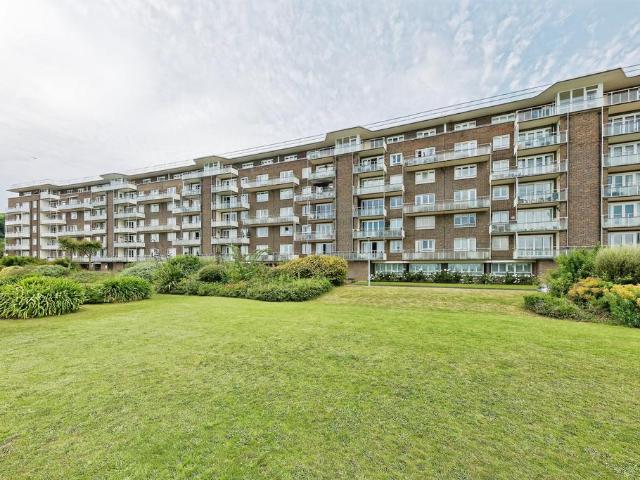 Flat for rent in Clarendon, Ash