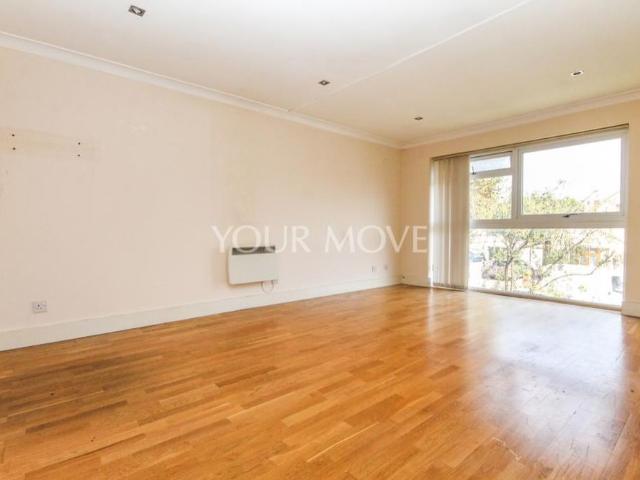 Apartment for rent in Gidea Park, Greater London