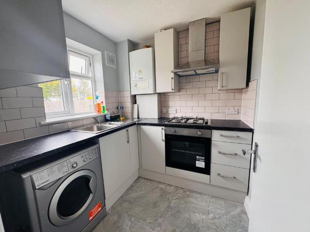 Flat for rent in London Borough of Hounslow, Hanworth