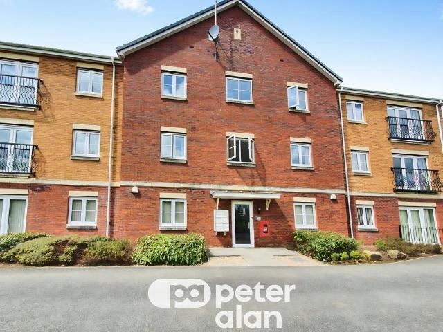 Flat for rent in Llanharry, Brynsadler