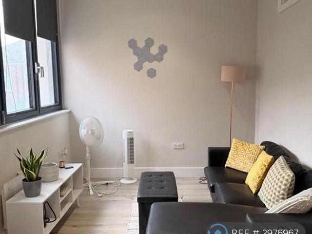 Apartment for rent in Lakenham, East Bank
