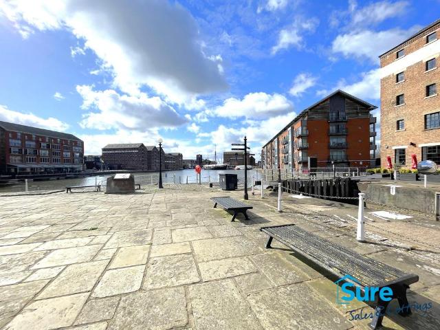 Flat for rent in Oxleaze, Gloucester