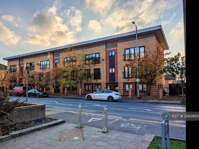 Flat for rent in Hulme, Georgia