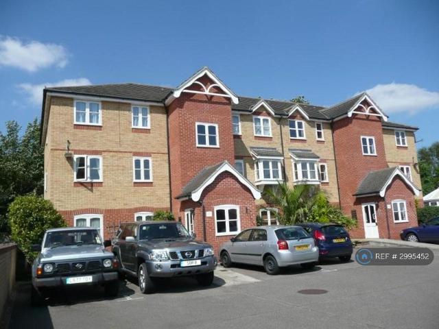 Flat for rent in Blackhills, Surrey