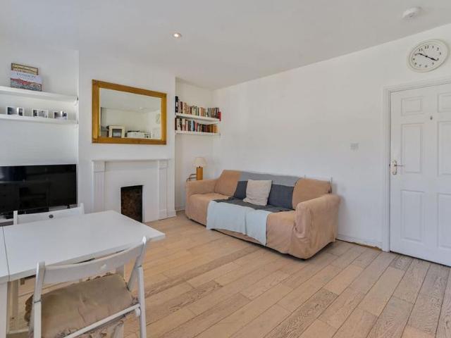 Apartment for rent in Clapham Junction, Greater London