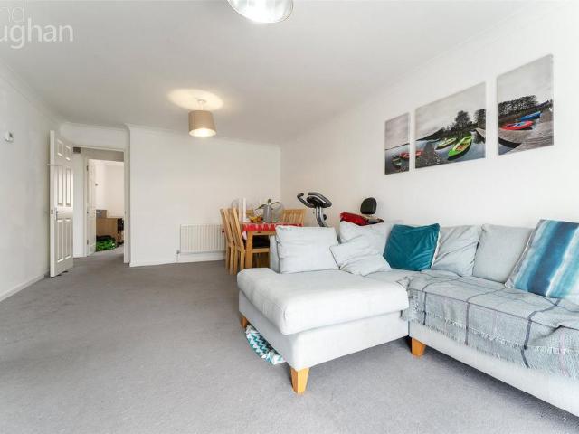 Flat for rent in Roedean