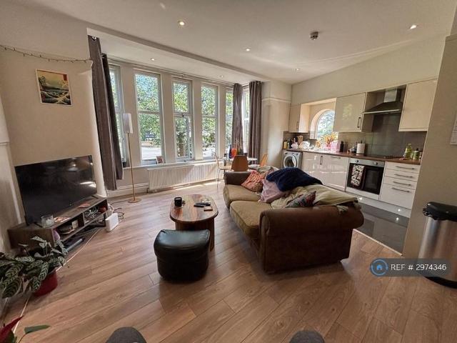 Apartment for rent in Weetwood, West Yorkshire