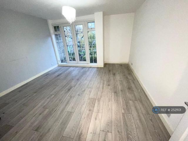 Apartment for rent in Birch Green, Lower Halliford