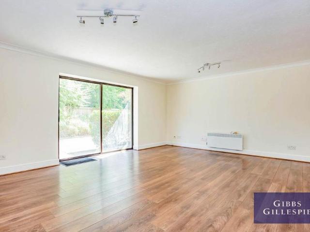 Apartment for rent in Eastcote, Greater London