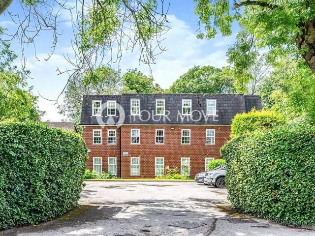 Flat for rent in Moorside, Salford