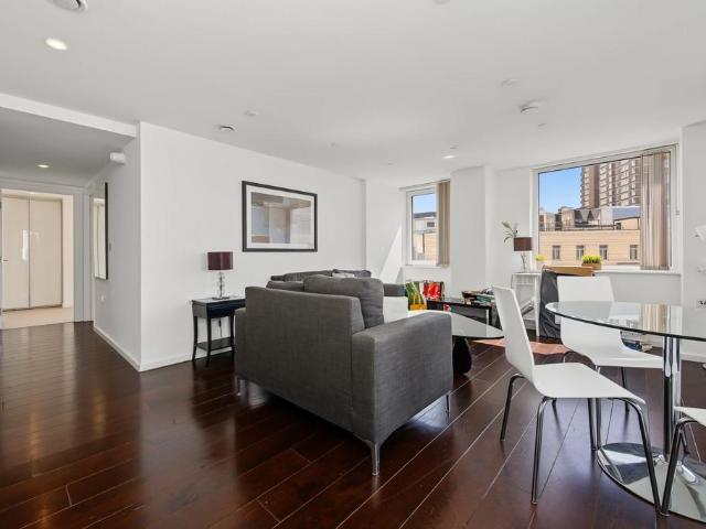 Flat for rent in Finsbury, Greater London