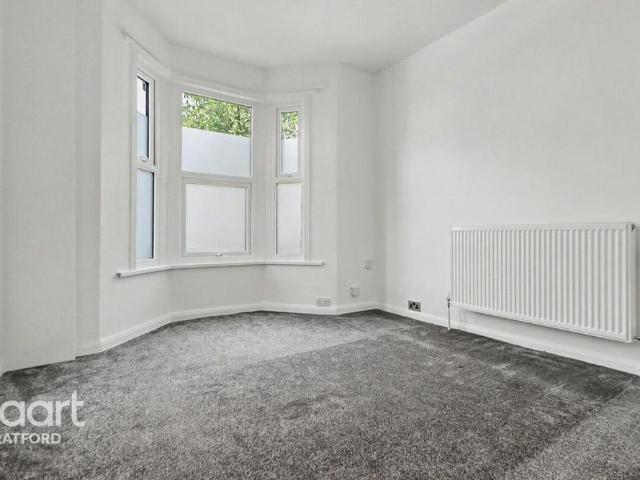 Apartment for rent in Cann Hall, Greater London