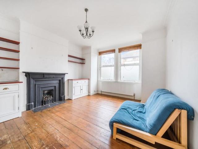 Apartment for rent in Colney Hatch, Greater London
