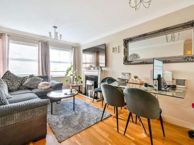 Apartment for rent in Horsell, Woking