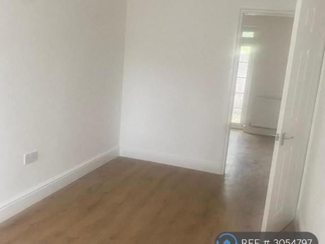 Apartment for rent in Watford Heath, Watford