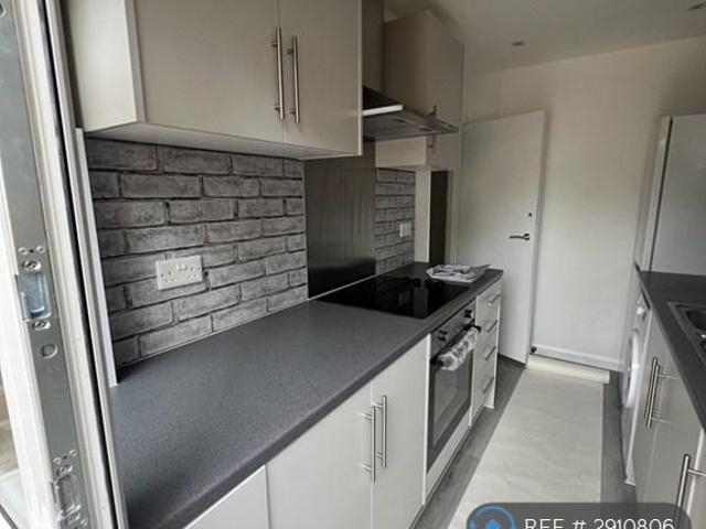 Flat for rent in Upper Elmers End, Greater London