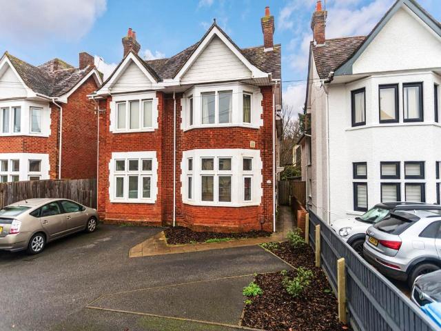 Flat for rent in Parkstone, Poole