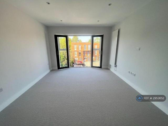 Apartment for rent in Horsell, Woking