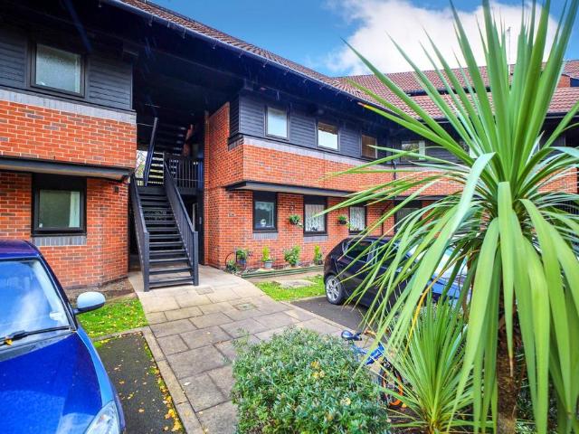 Flat for rent in Oakwood, Warrington