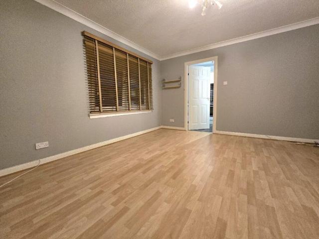 Apartment for rent in Alexandria, Scotland