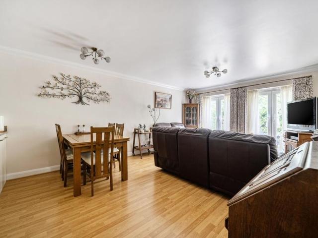 Apartment for rent in Horsell, Woking