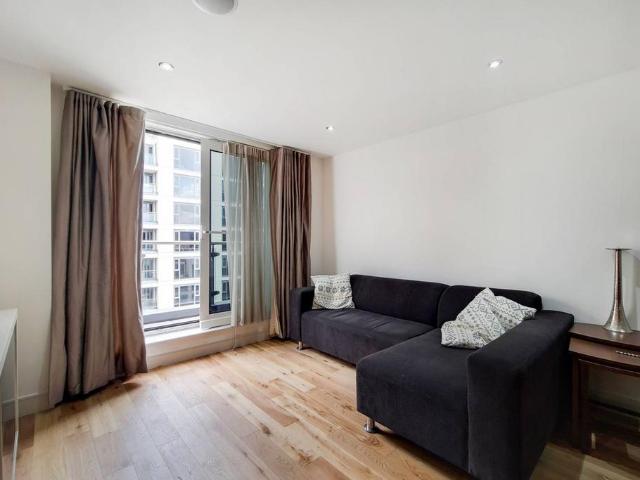 Flat for rent in Imperial Wharf, Greater London