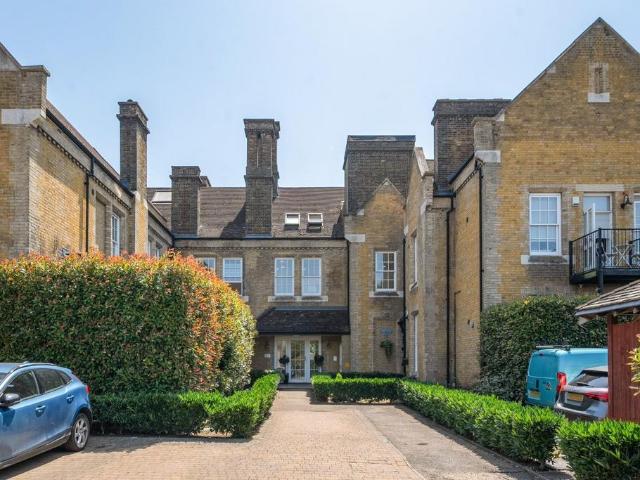 Flat for rent in Stone, Monks Orchard