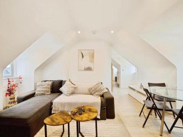 Apartment for rent in Brunswick Park, Greater London