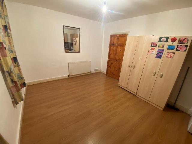 Flat for rent in Ilford, Seven Kings