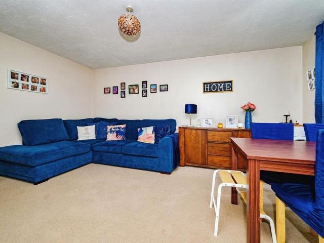 Apartment for rent in Woodhall Farm, Pouchen End