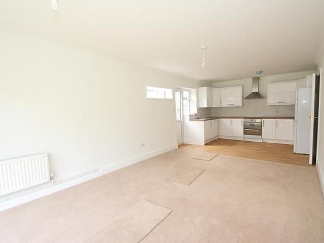 Apartment for rent in Horsell, Woking