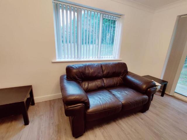 Apartment for rent in London Borough of Croydon, Cat Hill