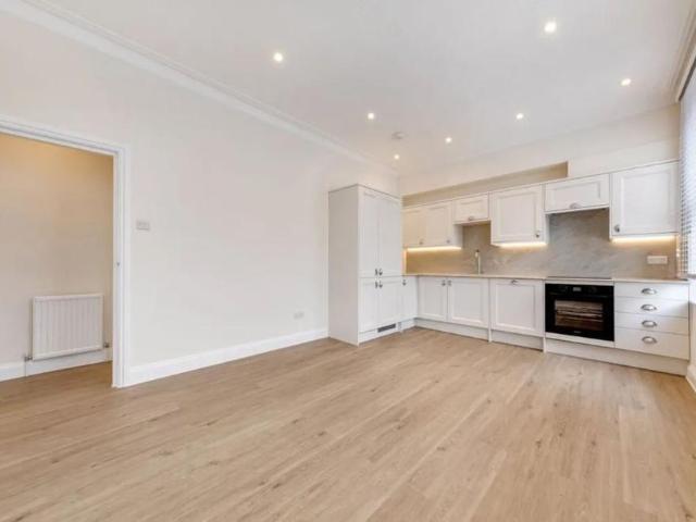 Apartment for rent in Elmers End, Greater London