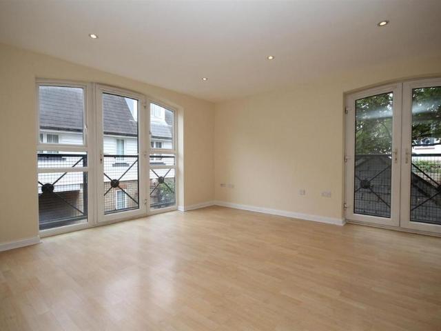 Apartment for rent in The Wrythe, Greater London