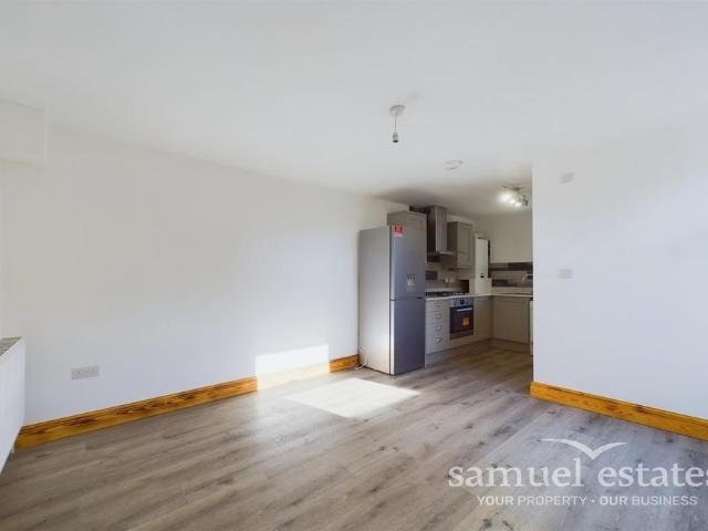 Flat for rent in London Borough of Croydon, Addiscombe