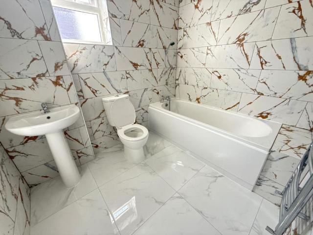 Apartment for rent in Dixons Green, West Midlands