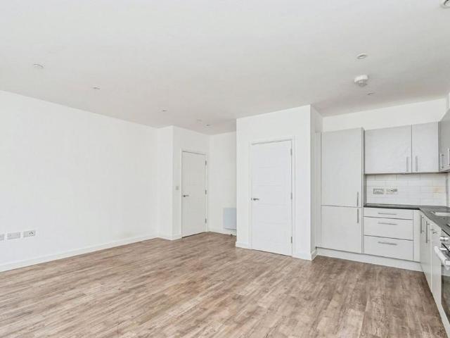 Apartment for rent in Heol-las, Surrey