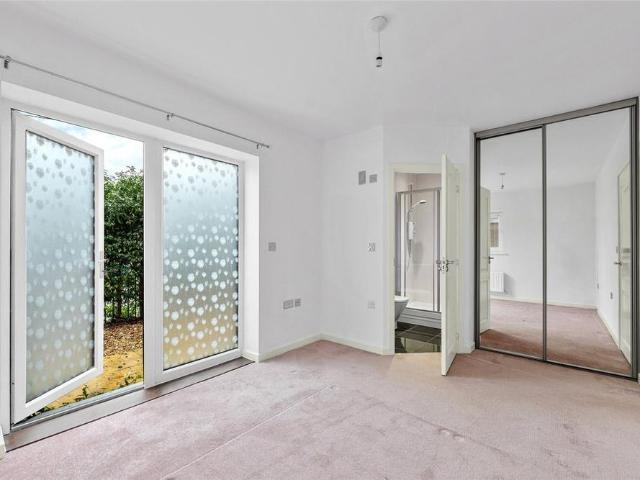 Apartment for rent in Holland, Tandridge