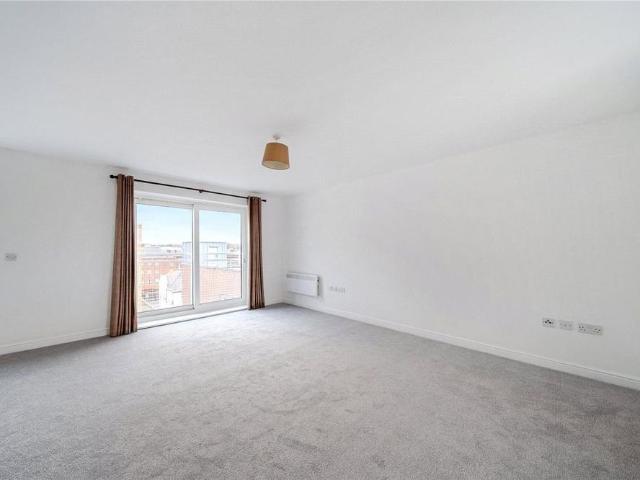 Apartment for rent in Woodcote, Epsom