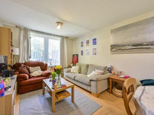 Apartment for rent in Southfields, Greater London