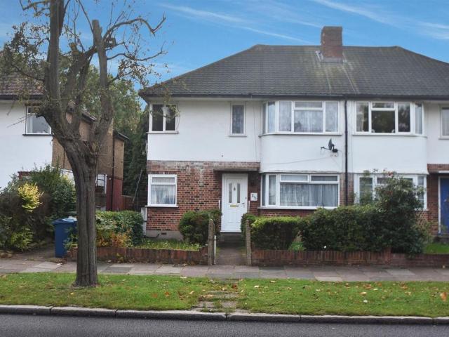 Flat for rent in London Borough of Harrow, Greater London